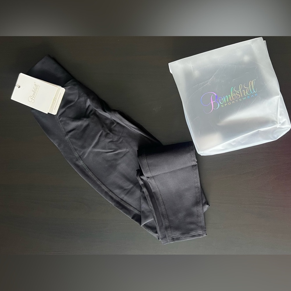 Bombshell sportswear- Uplift Legging - Color Black - Size Small